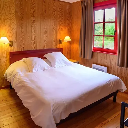 Domaine Du Val Holiday park Grand-Laviers